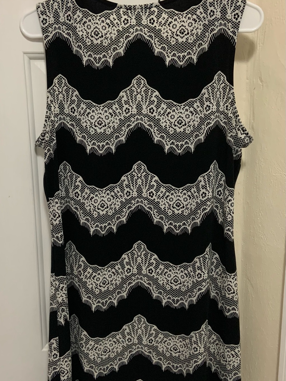 Haani Black and White Sleeveless Lace-Pattern Shift Dress